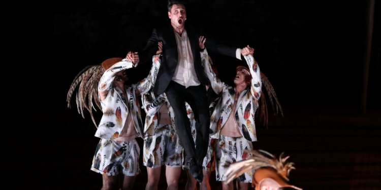 Οι «Όρνιθες» του Άρη Μπινιάρη ανοίγουν τα φτερά τους στο Ωδείο Ηρώδου Αττικού Οι «Όρνιθες» του Άρη Μπινιάρη ανοίγουν τα φτερά τους στο Ωδείο Ηρώδου Αττικού