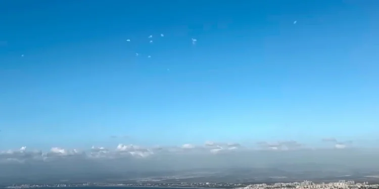 Πύραυλος της Χεζμπολάχ έφτασε στο Τελ Αβίβ και αναχαιτίστηκε – Σειρήνες στην πρωτεύουσα του Ισραήλ