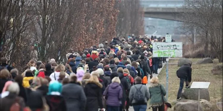 Το μεταναστευτικό διαλύει την Ευρώπη – Αντιδράσεις για τα νέα τείχη που υψώνει η Γερμανία – Η απειλή για Σολτς, τι θα γίνει με την Σένγκεν