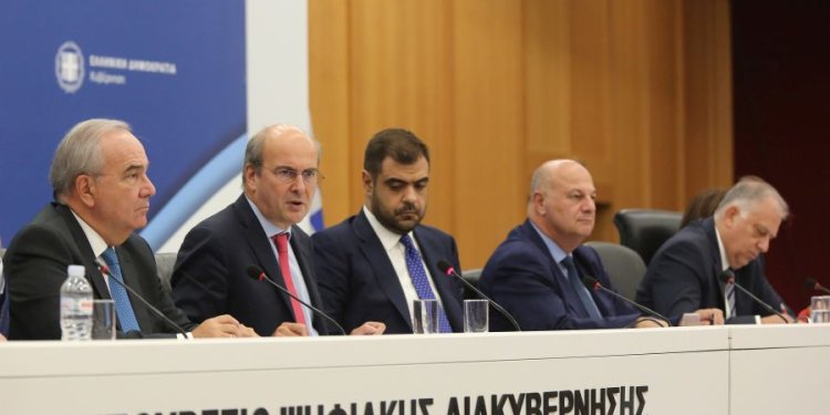 Αυξάνεται κατά 900 εκατ. ευρώ με έσοδα από ανάπτυξη και μείωση φοροδιαφυγής Αυξάνεται κατά 900 εκατ. ευρώ με έσοδα από ανάπτυξη και μείωση φοροδιαφυγής