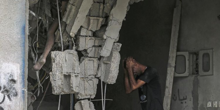 Λίβανος: Εκατοντάδες νεκροί και τραυματίες από ισραηλινά πλήγματα Λίβανος: Εκατοντάδες νεκροί και τραυματίες από ισραηλινά πλήγματα