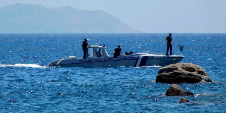 Διάσωση 51 αλλοδαπών ανοιχτά της Ζακύνθου – Σύλληψη 2 διακινητών