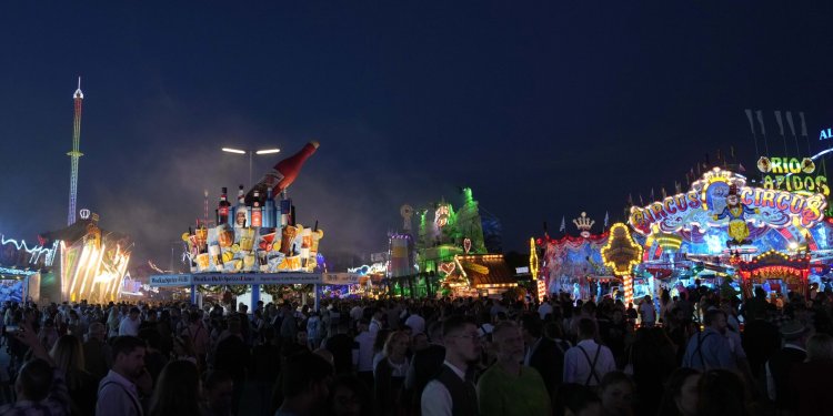 Γερμανία: Εργάτης σκοτώθηκε στη διάρκεια δοκιμών σε τρενάκι λούνα παρκ στο Μόναχο ενόψει Oktoberfest Γερμανία: Εργάτης σκοτώθηκε στη διάρκεια δοκιμών σε τρενάκι λούνα παρκ στο Μόναχο ενόψει Oktoberfest