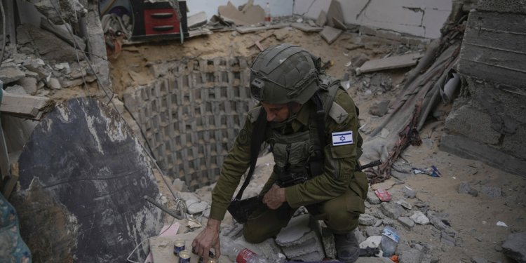 Ισραήλ: Τρεις όμηροι που βρέθηκαν νεκροί στη Γάζα το Νοέμβριο «πιθανόν» να σκοτώθηκαν από ισραηλινά πυρά Ισραήλ: Τρεις όμηροι που βρέθηκαν νεκροί στη Γάζα το Νοέμβριο «πιθανόν» να σκοτώθηκαν από ισραηλινά πυρά