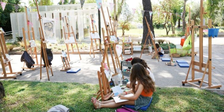 «1974 & 1944 – Η ΑΘΗΝΑ ΓΙΟΡΤΑΖΕΙ ΤΗΝ ΕΛΕΥΘΕΡΙΑ ΤΗΣ»: Εκπαιδευτικά προγράμματα για μικρούς και μεγάλους «1974 & 1944 – Η ΑΘΗΝΑ ΓΙΟΡΤΑΖΕΙ ΤΗΝ ΕΛΕΥΘΕΡΙΑ ΤΗΣ»: Εκπαιδευτικά προγράμματα για μικρούς και μεγάλους