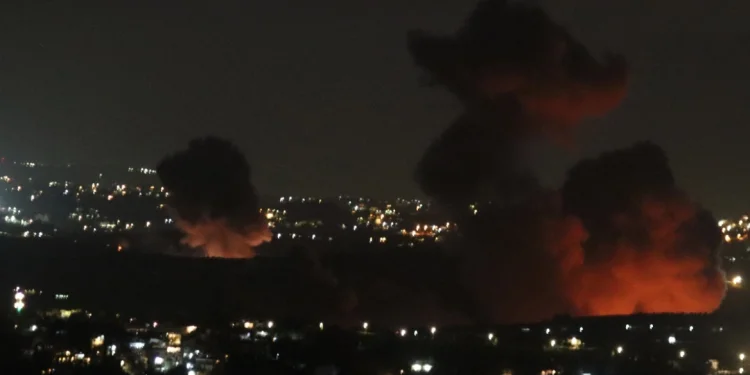 Αεροπορικές επιδρομές του Ισραήλ στον Λίβανο που εκτοξεύει δεκάδες ρουκέτες Αεροπορικές επιδρομές του Ισραήλ στον Λίβανο που εκτοξεύει δεκάδες ρουκέτες