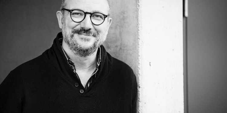 Ο σπουδαίος Ιταλός σκηνοθέτης Antonio Latella σκηνοθετεί τον “Γυάλινο Κόσμο” στο Θέατρο Τέχνης Ο σπουδαίος Ιταλός σκηνοθέτης Antonio Latella σκηνοθετεί τον “Γυάλινο Κόσμο” στο Θέατρο Τέχνης