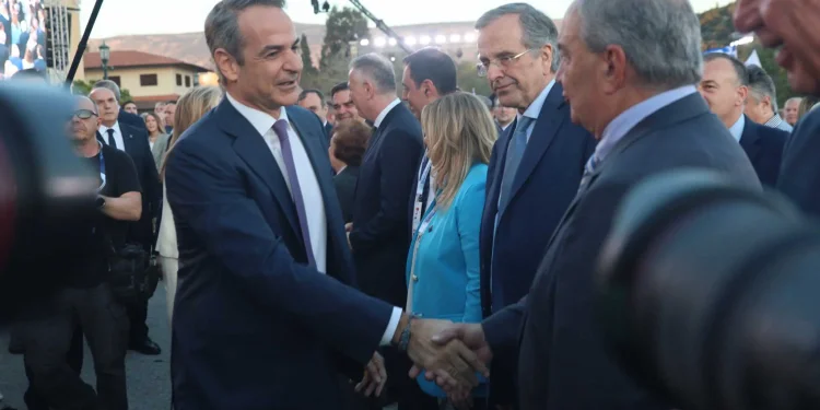 Ήταν …κάπως ο Μητσοτάκης για Καραμανλή και Σαμαρά: Σεβαστή η γνώμη τους αλλά δεν πρέπει να συμφωνώ