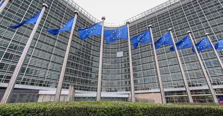 Έφοδος της βελγικής αστυνομίας στην Κομισιόν για ύποπτη συμφωνία με ακίνητα 900 εκατ. ευρώ