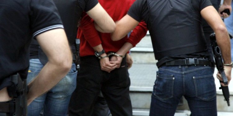 Επιχείρηση της ΕΛΑΣ σε οικισμό στο Ζεφύρι – 10 συλλήψεις – FANTOMAS.GR