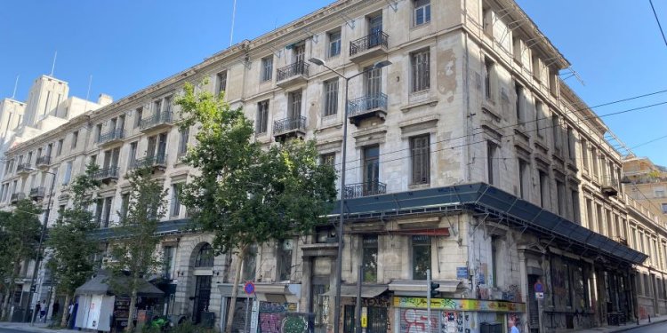 44 καλλιτέχνες και καλλιτέχνιδες σύγχρονης τέχνης ζωντανεύουν το Μέγαρο Σλήμαν-Μελά