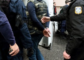 Δύο συλλήψεις για ληστεία στον σταθμό Μετρό «Αγία Μαρίνα»