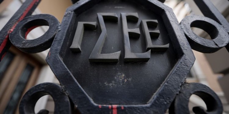 “Έκτρωμα”,το οποίο καθιστά το υπουργείο Εργασίας ” παράρτημα και εντολοδόχο εργοδοτικών συμφερόντων”, χαρακτήρισε το εργασιακό νομοσχέδιο ο γγ της ΓΣΕΕ Νίκος Φωτόπουλος. “Έκτρωμα”,το οποίο καθιστά το υπουργείο Εργασίας ” παράρτημα και εντολοδόχο εργοδοτικών συμφερόντων”, χαρακτήρισε το εργασιακό νομοσχέδιο ο γγ της ΓΣΕΕ Νίκος Φωτόπουλος.