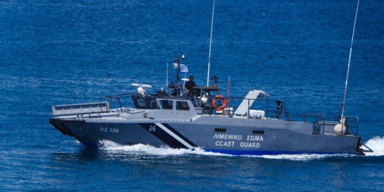 Έρευνες για τον εντοπισμό άνδρα που έπεσε από πλοίο στη θάλασσα – FANTOMAS.GR