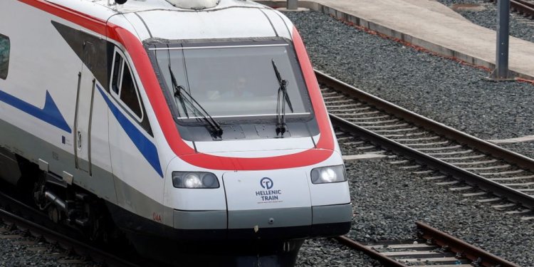 Συνελήφθη ο οδηγός του φορτηγού που προκάλεσε το σημερινό περιστατικό με τον προαστιακό Συνελήφθη ο οδηγός του φορτηγού που προκάλεσε το σημερινό περιστατικό με τον προαστιακό