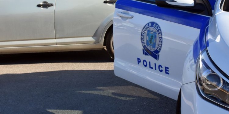 146 λίρες και 4.000 ευρώ απέσπασαν από ηλικιωμένη με πρόσχημα πρόστιμο που επιβλήθηκε στον γιο της