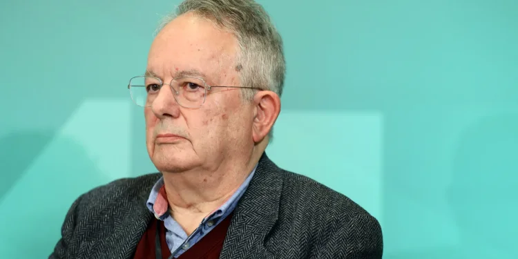 Ένα ασυγχώρητο νομικό «φάλτσο» από τον Καθηγητή Νίκο Αλιβιζάτο Ένα ασυγχώρητο νομικό «φάλτσο» από τον Καθηγητή Νίκο Αλιβιζάτο