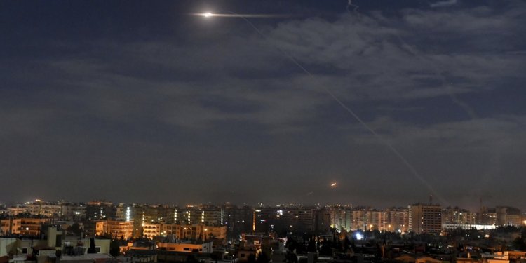 Τουλάχιστον τέσσερις νεκροί από ισραηλινή αεροπορική επίθεση στη Δαμασκό – Επλήγη πολυκατοικία