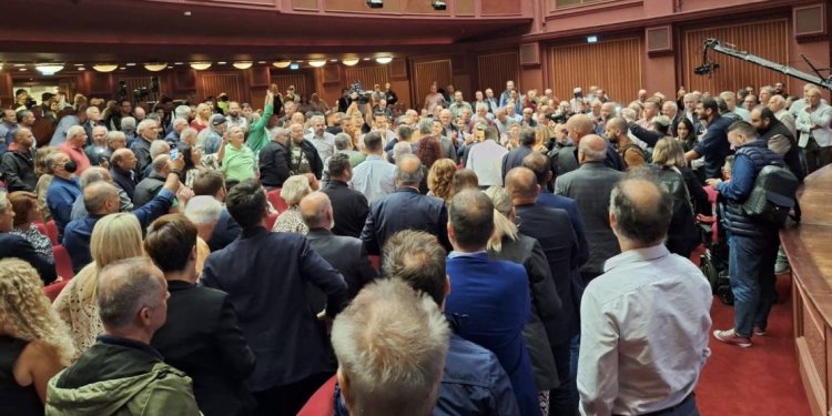 Εντυπωσιακές και πολυπληθείς συγκεντρώσεις Δούκα σε Πατρα και Θεσσαλονίκη με πολιτικά μηνύματα