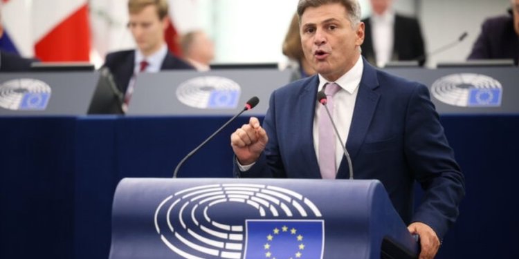 THE FAQ- “Βόμβα” από Φαραντούρη- Για πρώτη φορά ονομαστική αναφορά σε εταιρεία συμφερόντων Λάτση … “δείχνει” Μαξίμου ! THE FAQ- “Βόμβα” από Φαραντούρη- Για πρώτη φορά ονομαστική αναφορά σε εταιρεία συμφερόντων Λάτση … “δείχνει” Μαξίμου !