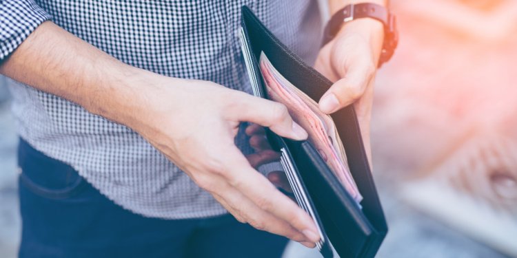 Κατώτατος μισθός: Πόσα χρήματα «έφαγε» ο πληθωρισμός – Αποκαλυπτική έκθεση [πίνακας]