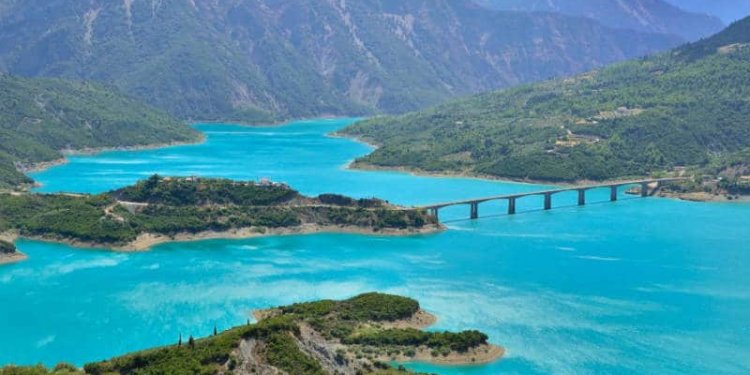 Λειψυδρία στην Αθήνα: Νερό από τη λίμνη Κρεμαστών και μονάδες αφαλάτωσης – Τα σενάρια που εξετάζονται