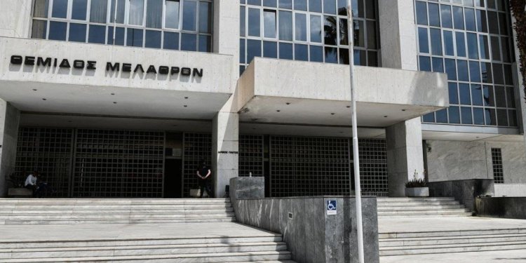 Αθώοι κρίθηκαν Παναγόπουλος και Κιουτσούκης για την κατηγορία της απιστίας από κοινού κατ’ εξακολούθηση