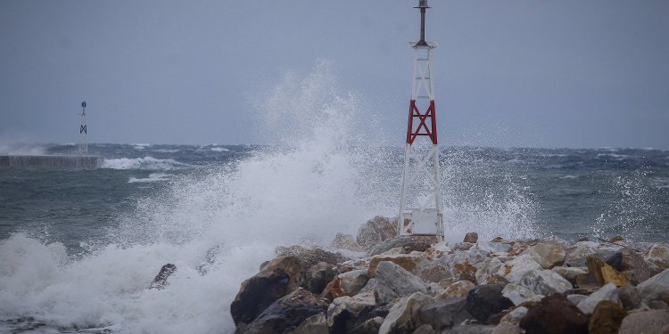 Εισροή υδάτων σε ιστιοπλοϊκό με 11 αλλοδαπούς επιβαίνοντες ανοιχτά της Πάρου