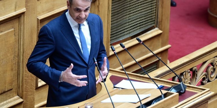 Αποχώρησε από τη Βουλή για λόγους υγείας ο Κ. Μητσοτάκης – FANTOMAS.GR