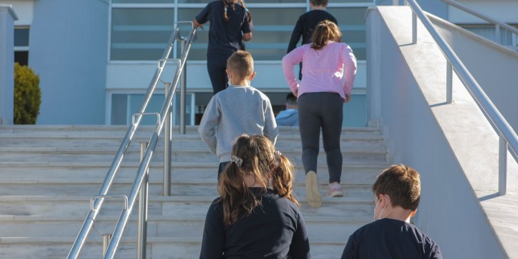ΕΕΤ: Άλλα 240 σχολεία ανακαινίζονται με δωρεά 100 εκατ. ευρώ – Ξεκίνησαν οι εργασίες ΕΕΤ: Άλλα 240 σχολεία ανακαινίζονται με δωρεά 100 εκατ. ευρώ – Ξεκίνησαν οι εργασίες