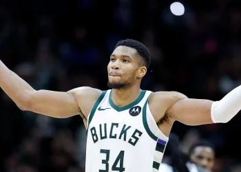 Έγραψε πάλι ιστορία ο Γιάννης Αντετοκούνμπο: Έγινε ο πρώτος παίκτης στο NBA με αυτή την επίδοση