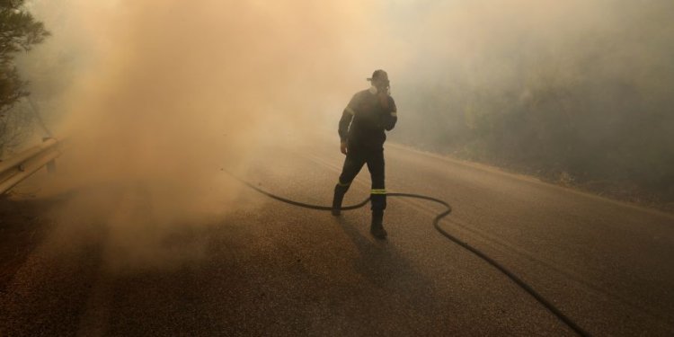 Πυρκαγιά στην περιοχή Βουπράσιο στην Πάτρα – FANTOMAS.GR