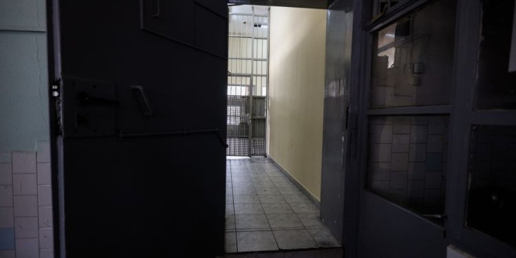 Στη φυλακή λογίστρια – Υπεξαίρεσε 450.000 ευρώ από εταιρεία που συμμετέχει στο έργο του Μετρό – FANTOMAS.GR