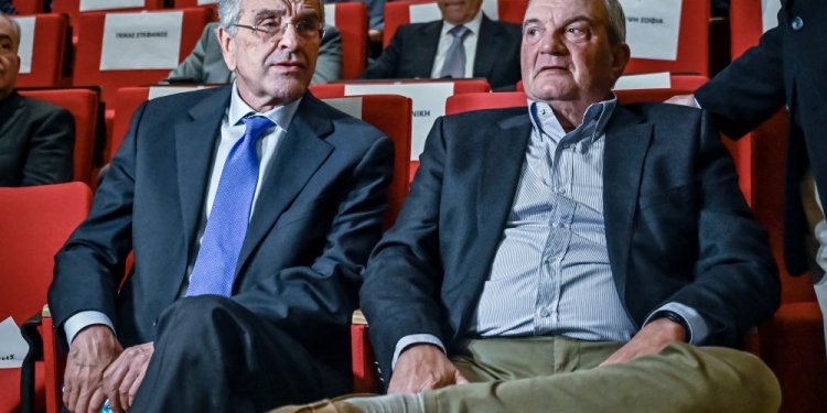 Ο Αντώνης Σαμαράς προτείνει τον Κώστα Καραμανλή για Πρόεδρο της Δημοκρατίας Ο Αντώνης Σαμαράς προτείνει τον Κώστα Καραμανλή για Πρόεδρο της Δημοκρατίας