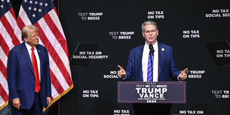 Ο Ντόναλντ Τραμπ επιλέγει τον δισεκατομμυριούχο Σκοτ Μπέσεντ για υπουργό Οικονομικών Ο Ντόναλντ Τραμπ επιλέγει τον δισεκατομμυριούχο Σκοτ Μπέσεντ για υπουργό Οικονομικών