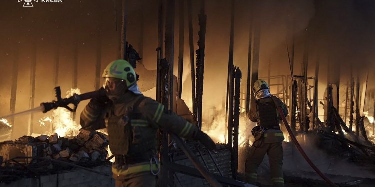Πόλεμος στην Ουκρανία: Εκρήξεις στο Κίεβο έπειτα από συναγερμό για ρωσική αεροπορική επιδρομή Πόλεμος στην Ουκρανία: Εκρήξεις στο Κίεβο έπειτα από συναγερμό για ρωσική αεροπορική επιδρομή