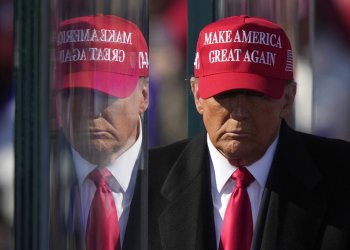 Π.ΑΠΟΣΤΟΛΟΥ – Ο ΝΤΟΝΑΛΝΤ ΤΡΑΜΠ “ΦΕΡΝΕΙ” ΤΟΝ ΚΩΣΤΑ ΚΑΡΑΜΑΝΛΗ