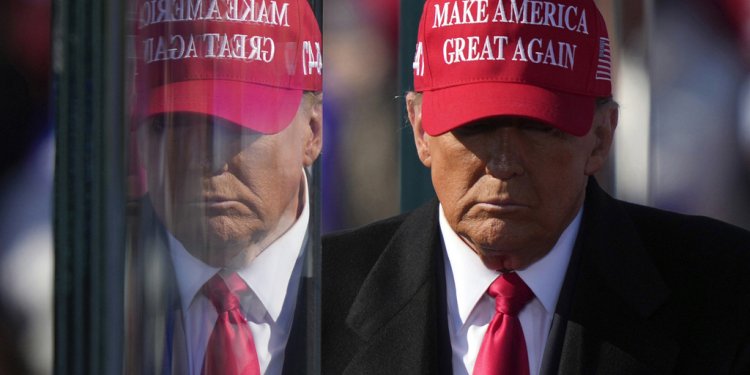 Π.ΑΠΟΣΤΟΛΟΥ – Ο ΝΤΟΝΑΛΝΤ ΤΡΑΜΠ “ΦΕΡΝΕΙ” ΤΟΝ ΚΩΣΤΑ ΚΑΡΑΜΑΝΛΗ Π.ΑΠΟΣΤΟΛΟΥ – Ο ΝΤΟΝΑΛΝΤ ΤΡΑΜΠ “ΦΕΡΝΕΙ” ΤΟΝ ΚΩΣΤΑ ΚΑΡΑΜΑΝΛΗ