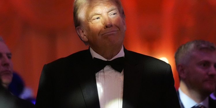 Στην πρώτη του εμφάνιση μετά τις εκλογές ο Τραμπ δήλωσε ότι θέλει να τελειώσουν οι πόλεμοι – «Nα ξαναφτιάξουμε μια μεγάλη χώρα με χαμηλούς φόρους και ισχυρό στρατό»