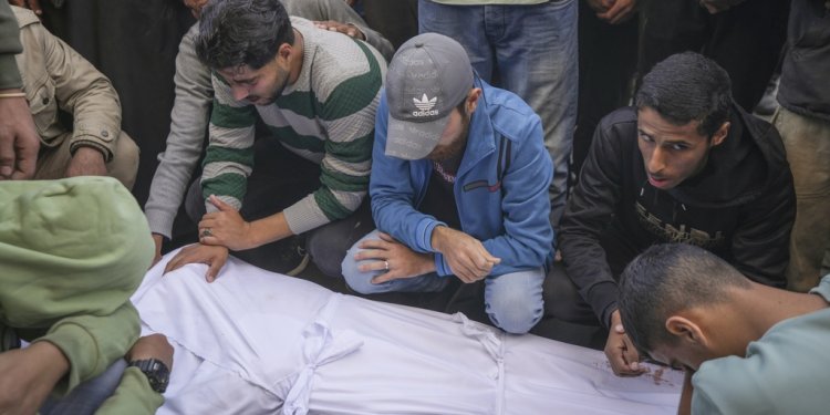 Γάζα: 26 άνθρωποι σκοτώθηκαν και τουλάχιστον 59 αγνοούνται μετά το ισραηλινό πλήγμα στην Μπέιτ Λαχία Γάζα: 26 άνθρωποι σκοτώθηκαν και τουλάχιστον 59 αγνοούνται μετά το ισραηλινό πλήγμα στην Μπέιτ Λαχία