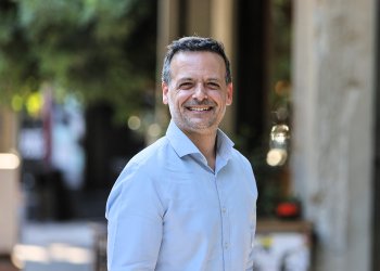 Χάρης Δούκας – “Προχωράμε μπροστά για ένα νικηφόρο ΠΑΣΟΚ” : Πάνω από 700 μέλη στην πρώτη τηλεδιάσκεψη