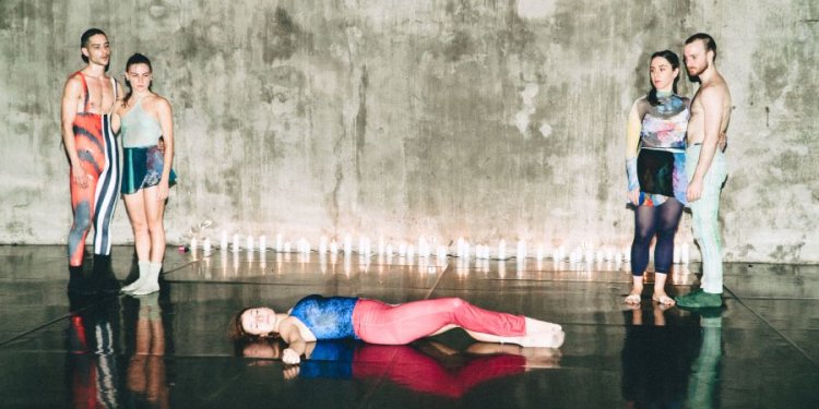 REDUNDANCes: Ένας πειραματισμός του μπαλετικού σκηνικού κώδικα από τον Δημήτρη Μυτιληναίο REDUNDANCes: Ένας πειραματισμός του μπαλετικού σκηνικού κώδικα από τον Δημήτρη Μυτιληναίο