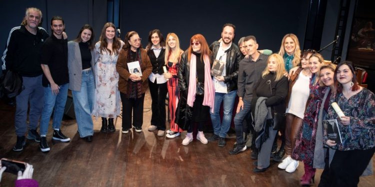 Αλεξίου, Νταλάρας, Γαλάνη, Αλεξίου και άλλοι Έλληνες τραγουδιστές “δίνουν το χέρι” στη νέα γενιά Αλεξίου, Νταλάρας, Γαλάνη, Αλεξίου και άλλοι Έλληνες τραγουδιστές “δίνουν το χέρι” στη νέα γενιά