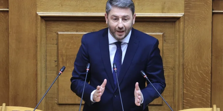Εξελίξεις και αλλαγές με νέα δεδομένα στο πολιτικό σκηνικό  – Τα προνόμια που κερδίζει το ΠΑΣΟΚ και που τα χάνει ο ΣΥΡΙΖΑ