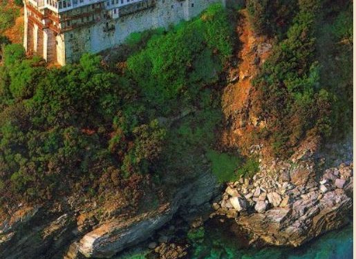Νέα ήθη – Το πρώτο ξενοδοχείο στο Άγιον Όρος με μασάζ, το υπερσύγχρονο restaurant και ο ΑΒ ΒΑΣΙΛΟΠΟΥΛΟΣ
