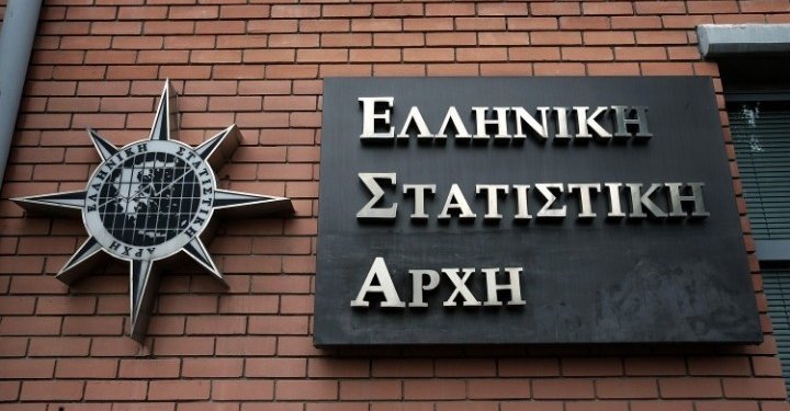 Αντιμέτωποι με τον κίνδυνο υπέρμετρης ασφαλιστικής επιβάρυνσης βρίσκονται περίπου 800.000 ελεύθεροι επαγγελματίες, αυτοαπασχολούμενοι και αγρότες