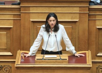 ΠΟΛΙΤΙΚΗ ΔΕΛΦΙΝΟΥ ΑΚΟΛΟΥΘΕΙ Η ΚΕΡΑΜΕΩΣ