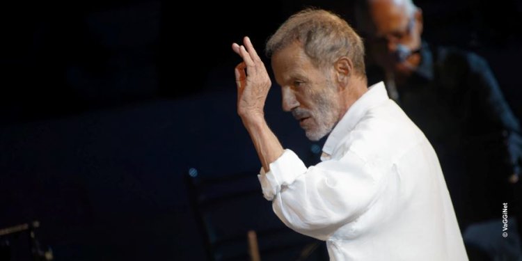 Ο Σταύρος Ξαρχάκος υποδέχεται το 2025 στο ιστορικό Θέατρο ΑΠΟΛΛΩΝ με τη νέα γενιά στο πλευρό του Ο Σταύρος Ξαρχάκος υποδέχεται το 2025 στο ιστορικό Θέατρο ΑΠΟΛΛΩΝ με τη νέα γενιά στο πλευρό του