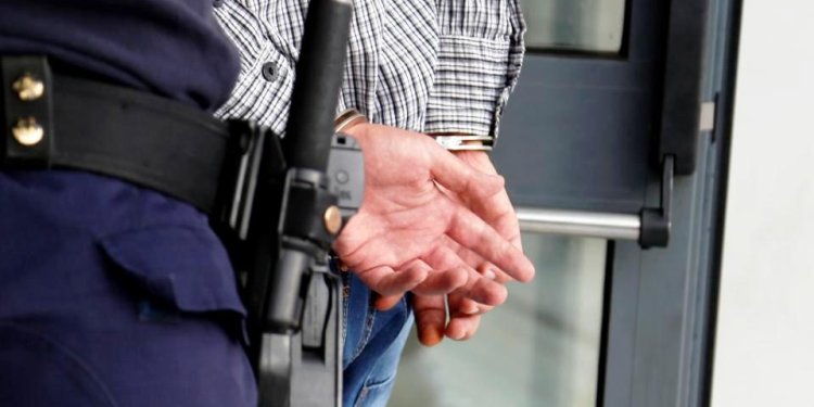 Προθεσμία για να απολογηθούν την Κυριακή έλαβαν οι δύο 22χρονοι που κατηγορούνται για το διπλό φονικό στη Φοινικούντα Προθεσμία για να απολογηθούν την Κυριακή έλαβαν οι δύο 22χρονοι που κατηγορούνται για το διπλό φονικό στη Φοινικούντα