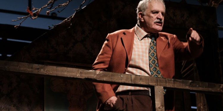«Ο Θείος Βάνιας»: Τελευταίες παραστάσεις στο Δημοτικό Θέατρο Πειραιά «Ο Θείος Βάνιας»: Τελευταίες παραστάσεις στο Δημοτικό Θέατρο Πειραιά
